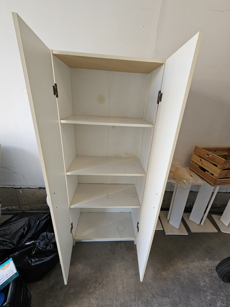 white cupboard 