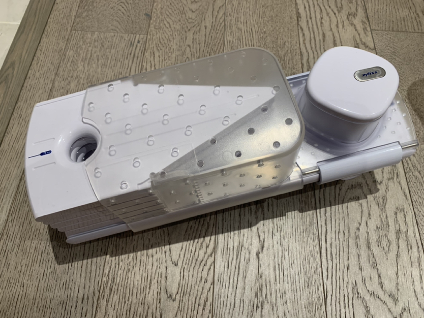 Zyliss Mandolin (with attachments) image indicator(3)