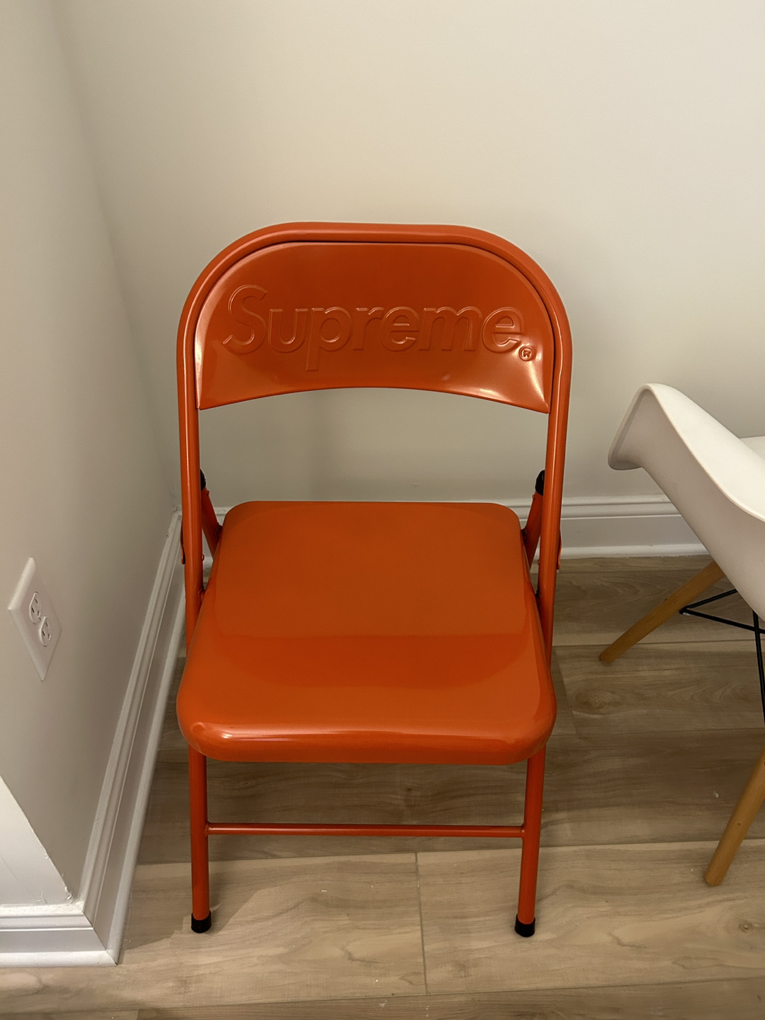 Supreme chair