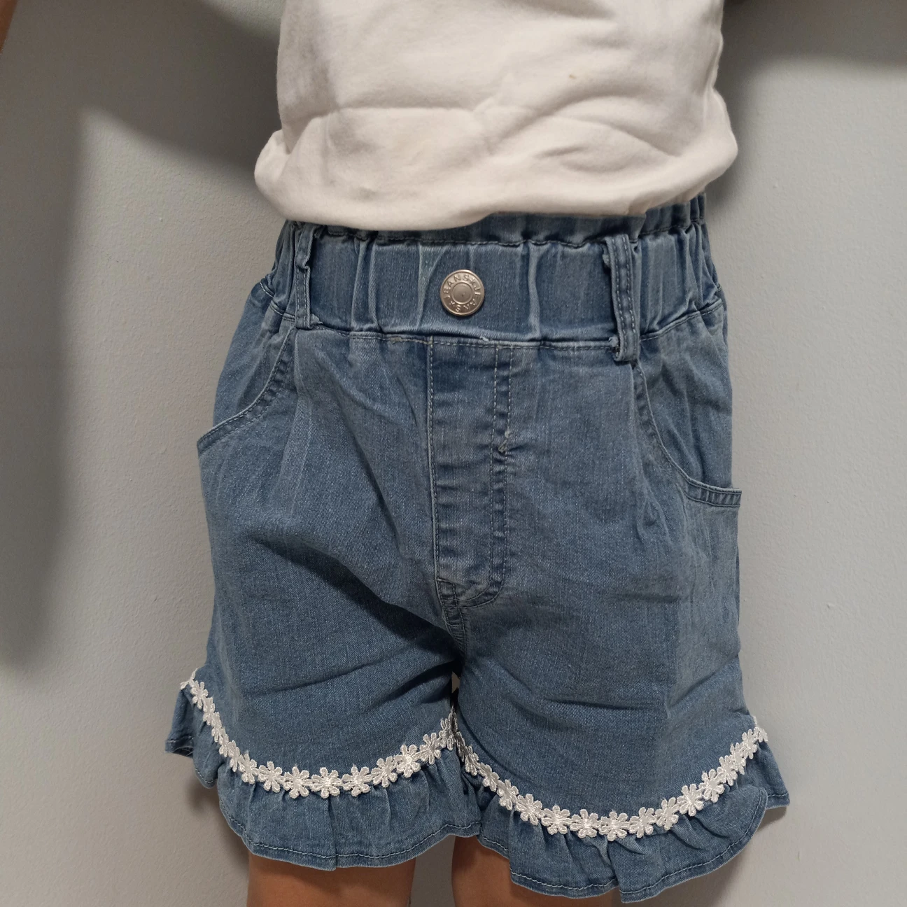 Ruffle Hem Elastic Waist Denim Shorts - photo 3