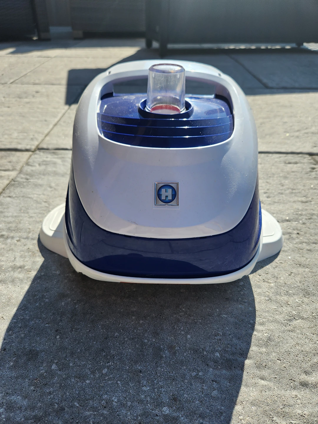 Pool cleaning robot thumbnail