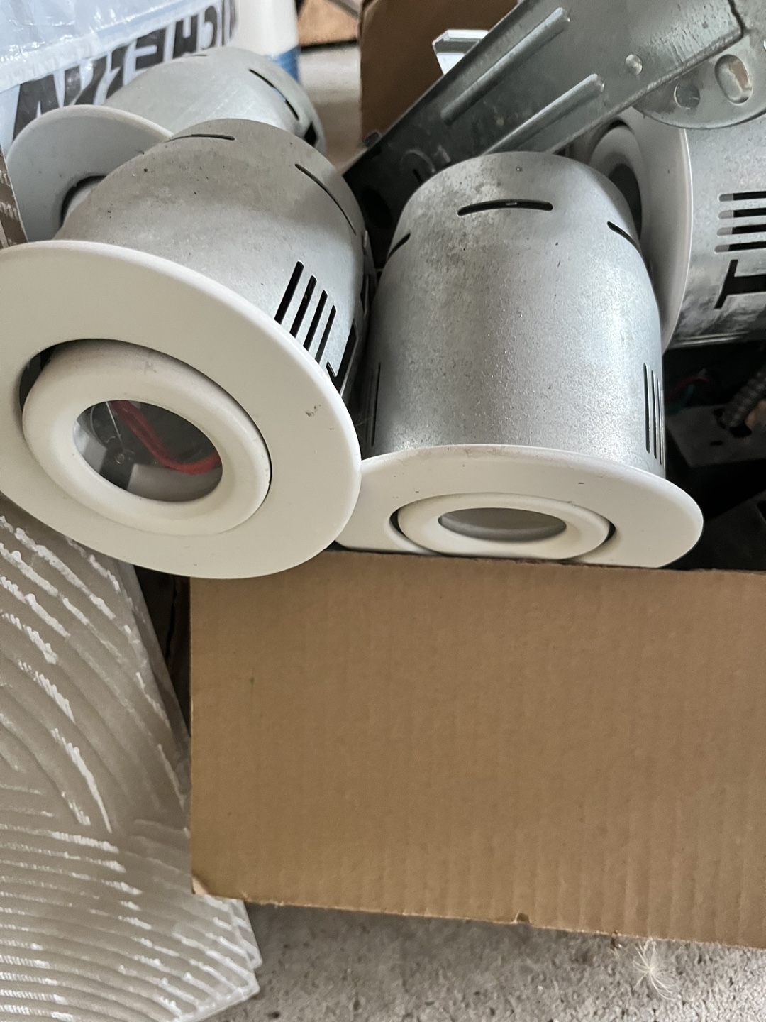 8 Pot lights (4”) - photo 2