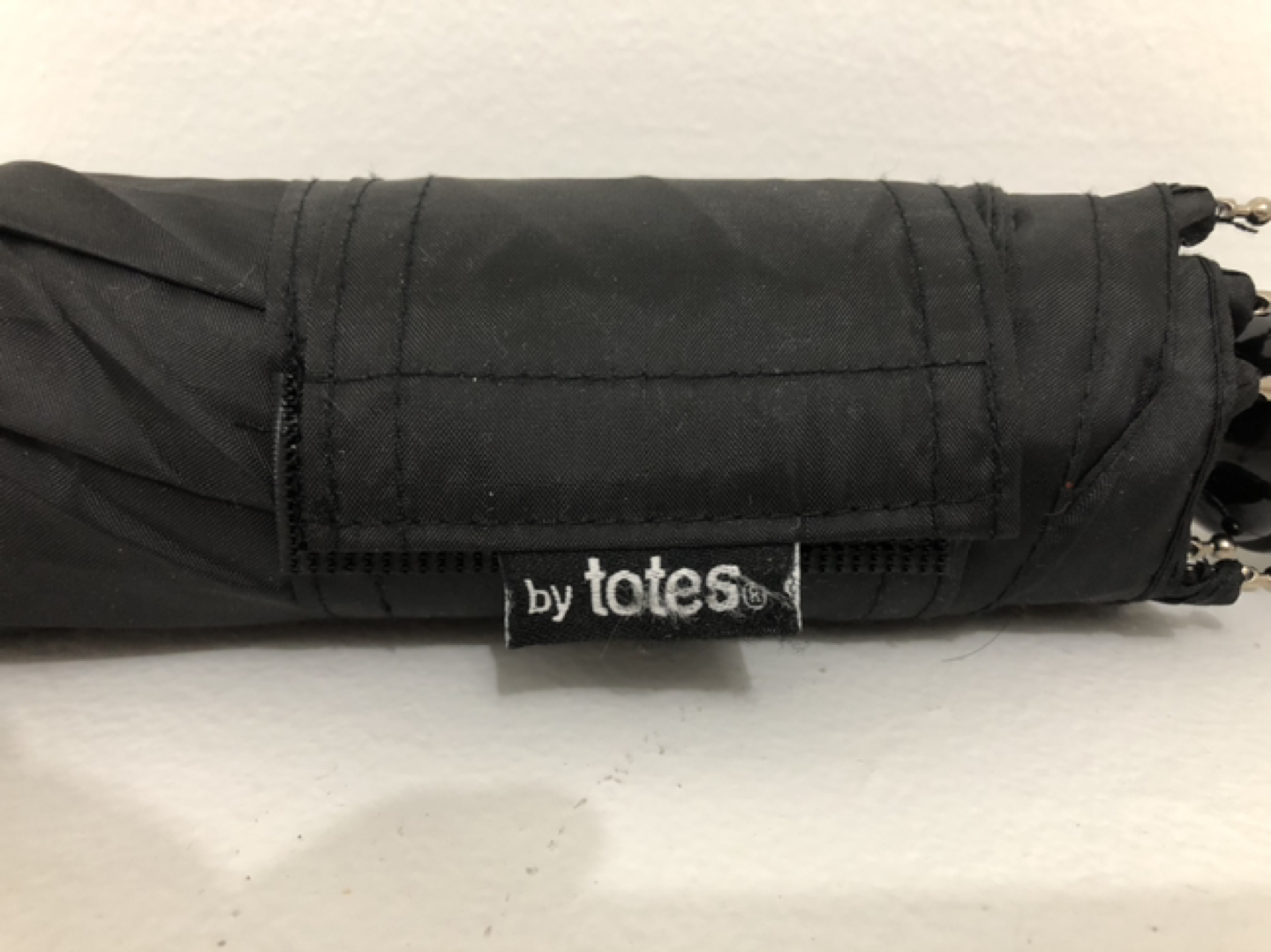 BRAND NEW totes automatic open compact black umbrella @downtown image indicator(2)