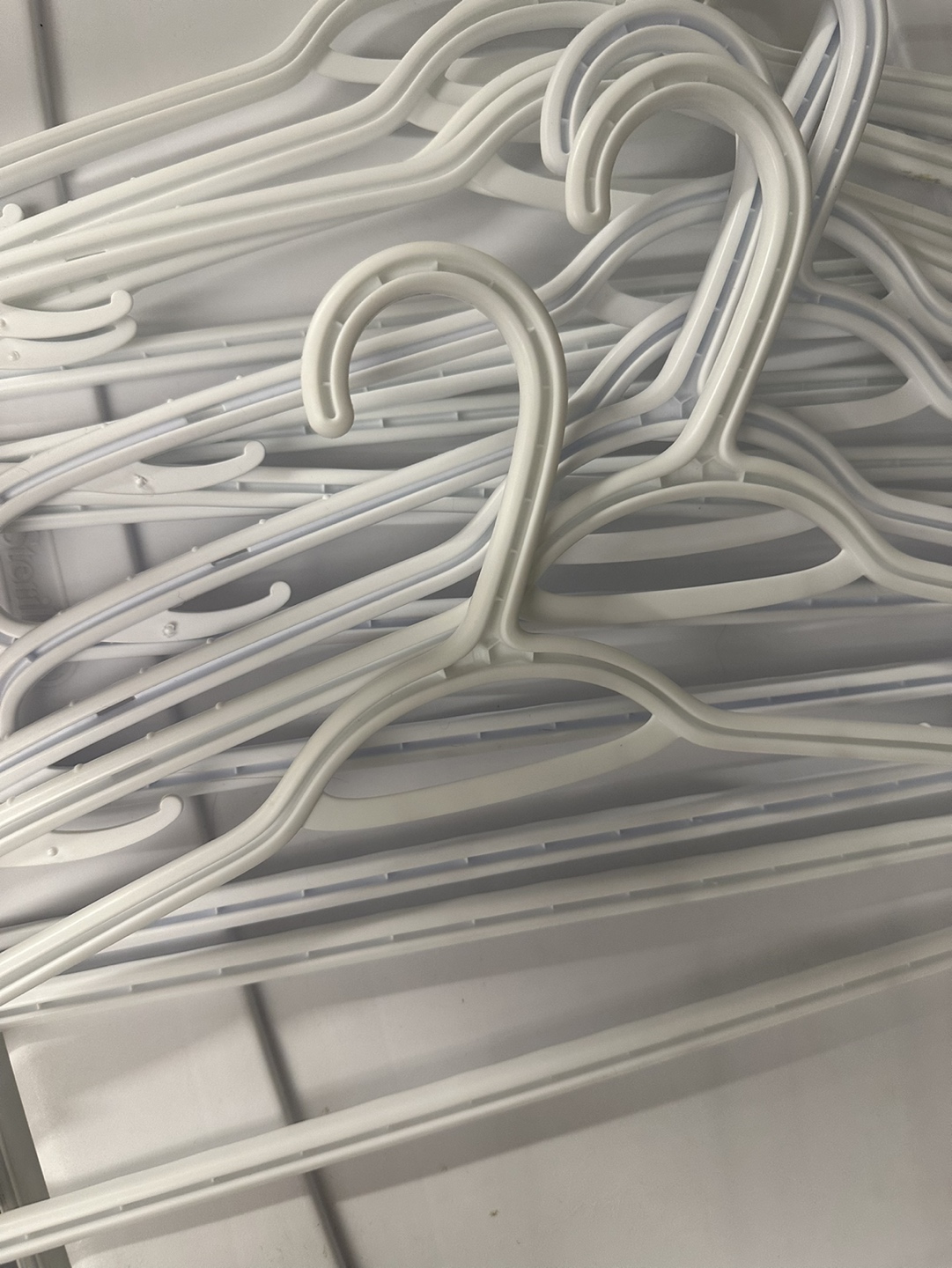 40x Hangers - photo 3
