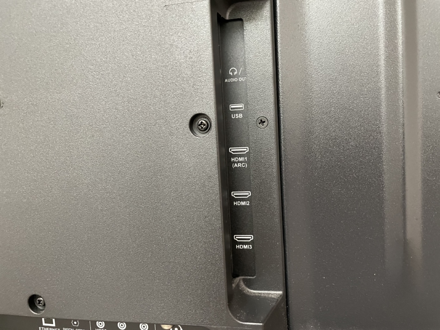 50” Insignia FireTV and Soundbar - photo 4