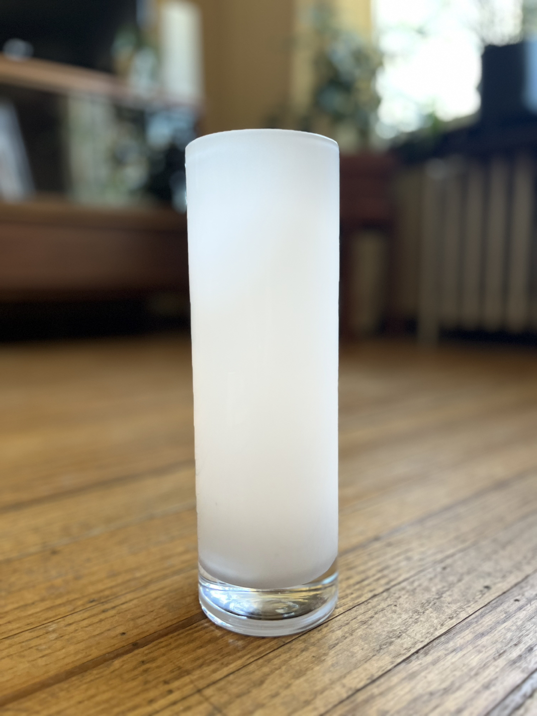 White Glass Vase ⬆️ thumbnail