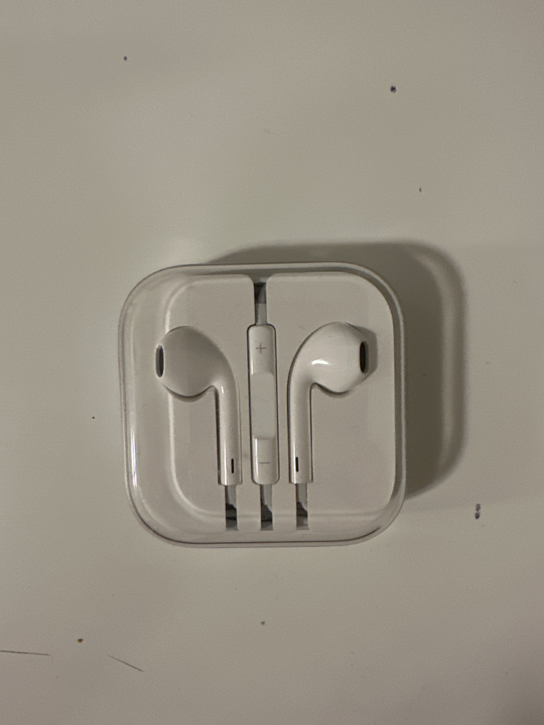 Apple EarPods Headphones with 3.5mm Plug. thumbnail