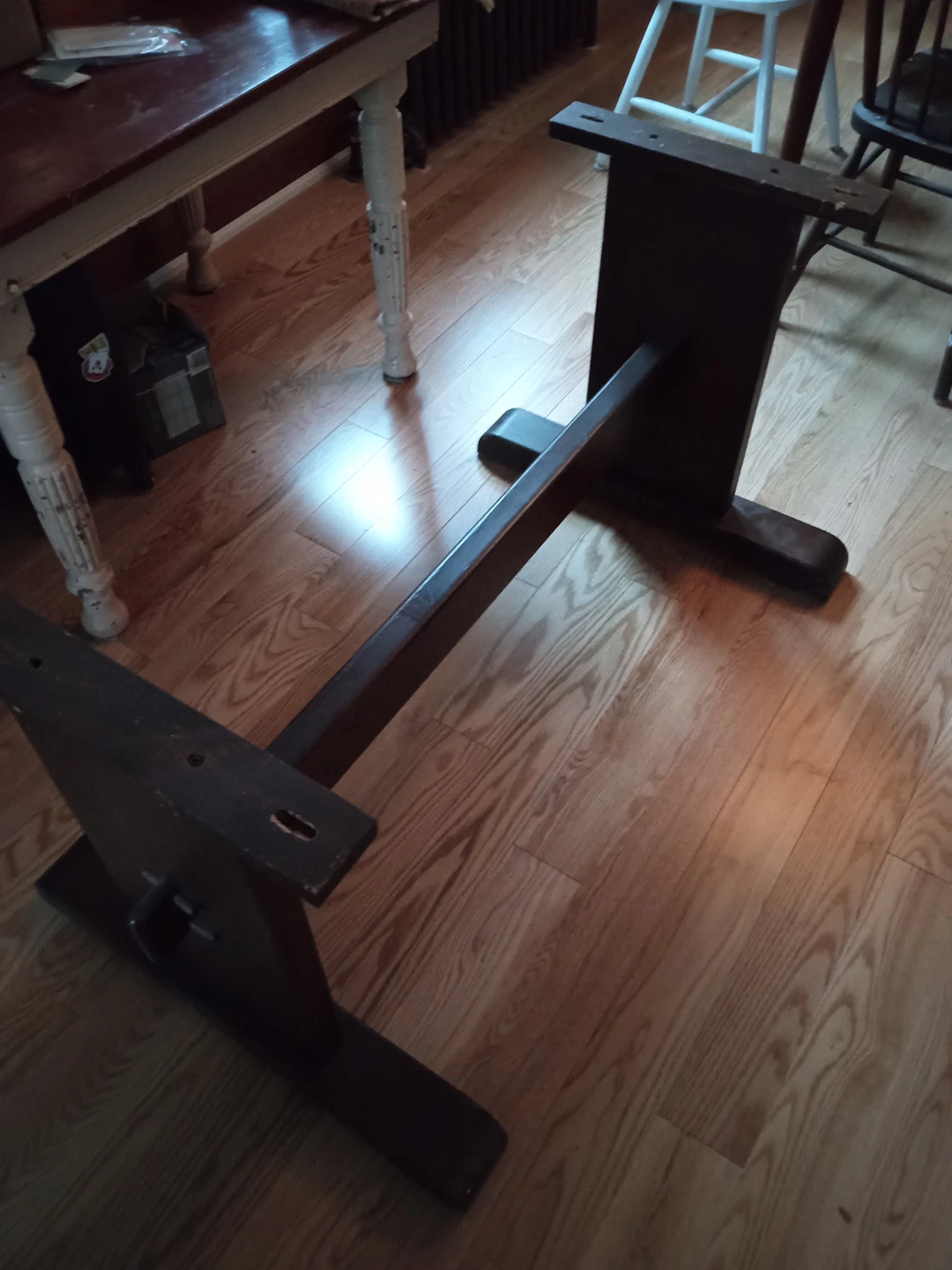 desk and chair - photo 4