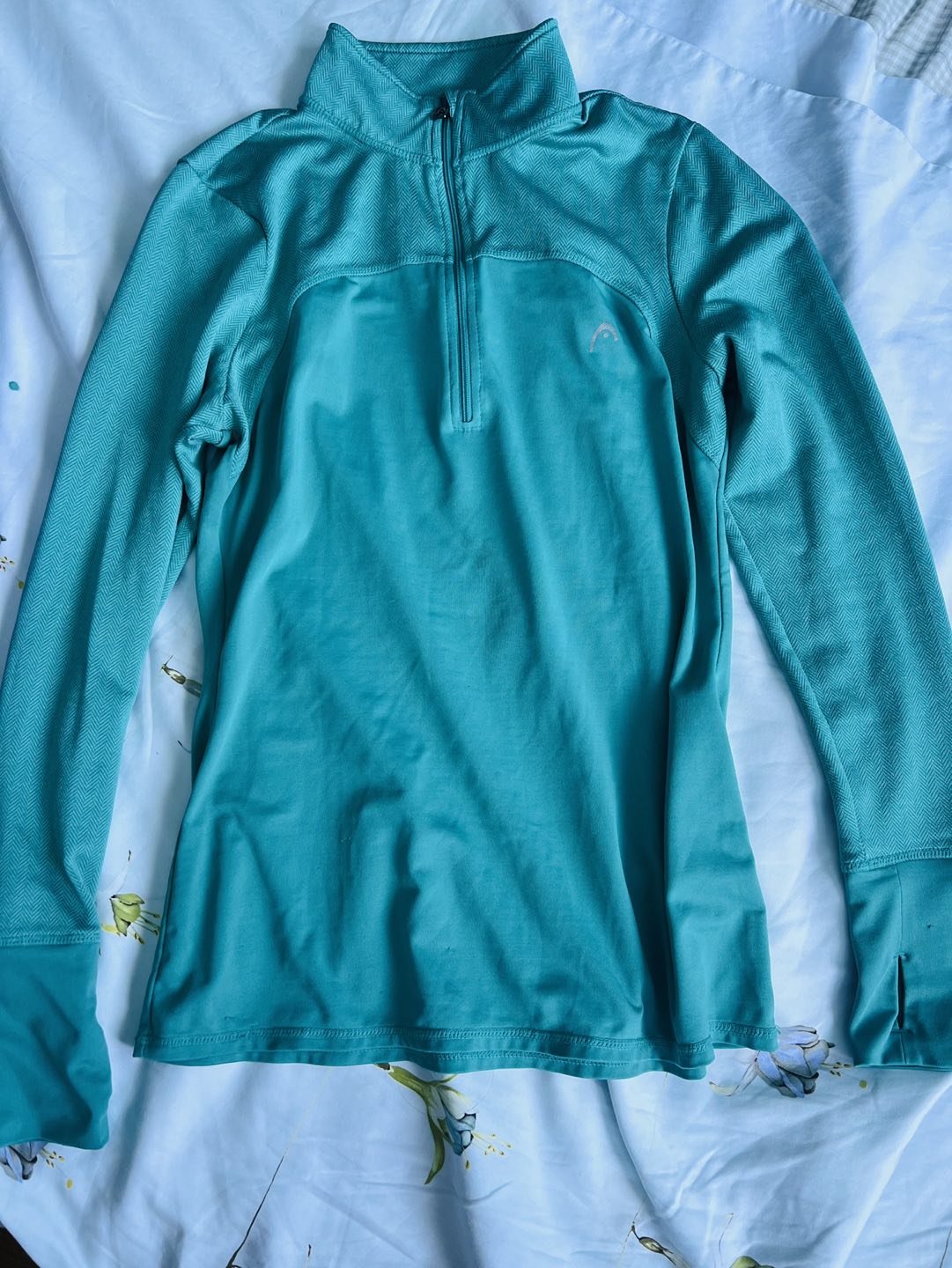 Blue green sports sweater w/ thumb holes on sleeves - photo 2