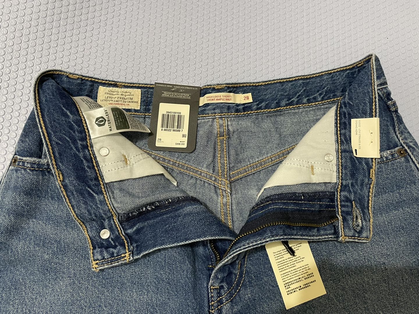Brand new Levis shorts size 28 image indicator(3)
