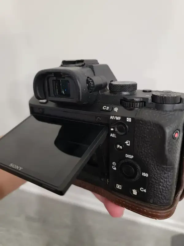 Sony a7ii (body) + sdcard, 5 batteries & accessories image indicator(5)