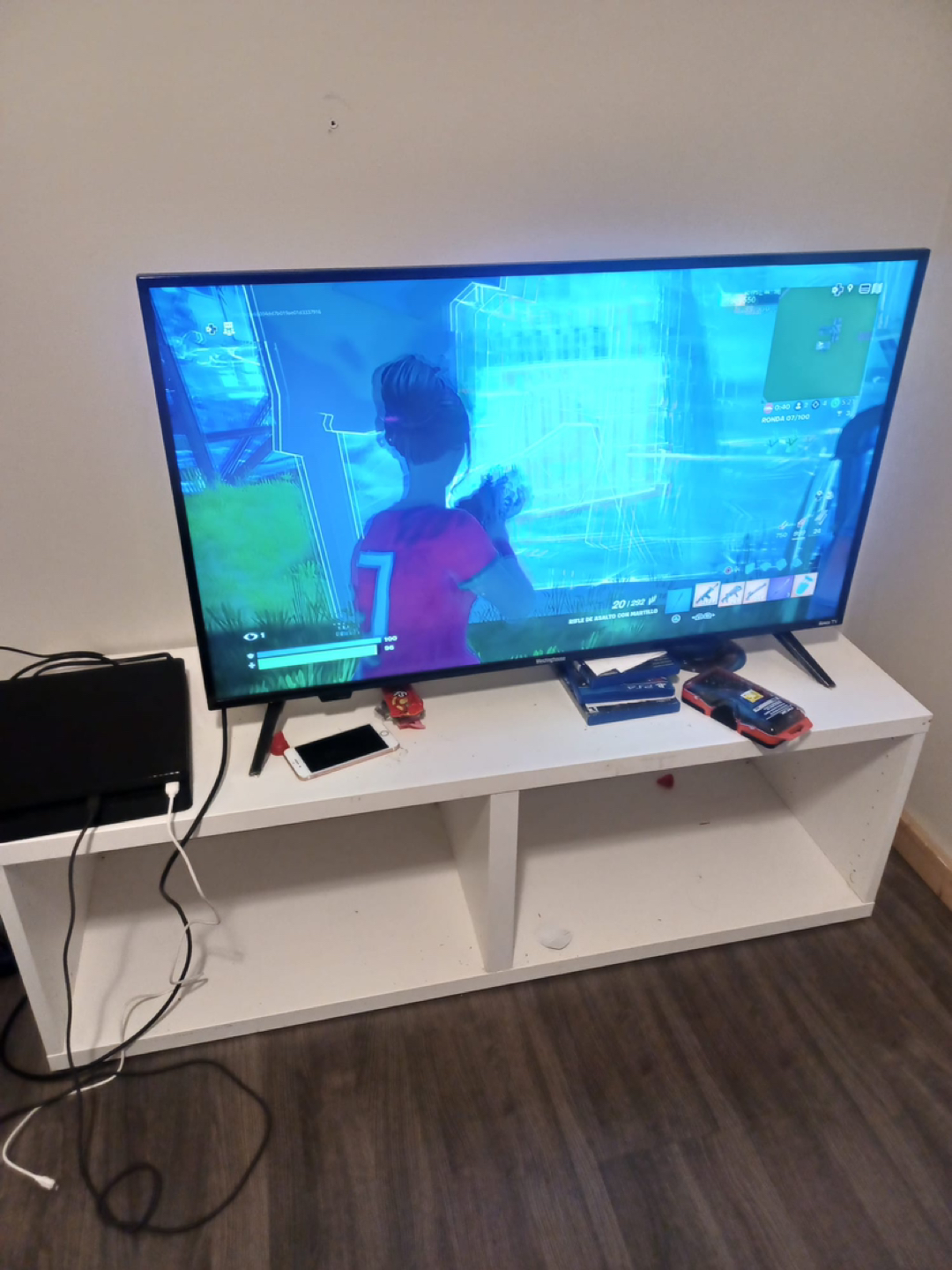 Tv and stand thumbnail