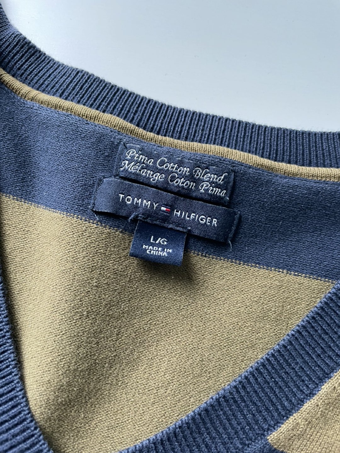 Tommy Hilfiger sweater thumbnail