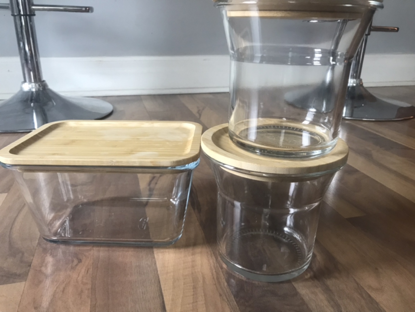 Food container in glass and bamboo lids thumbnail