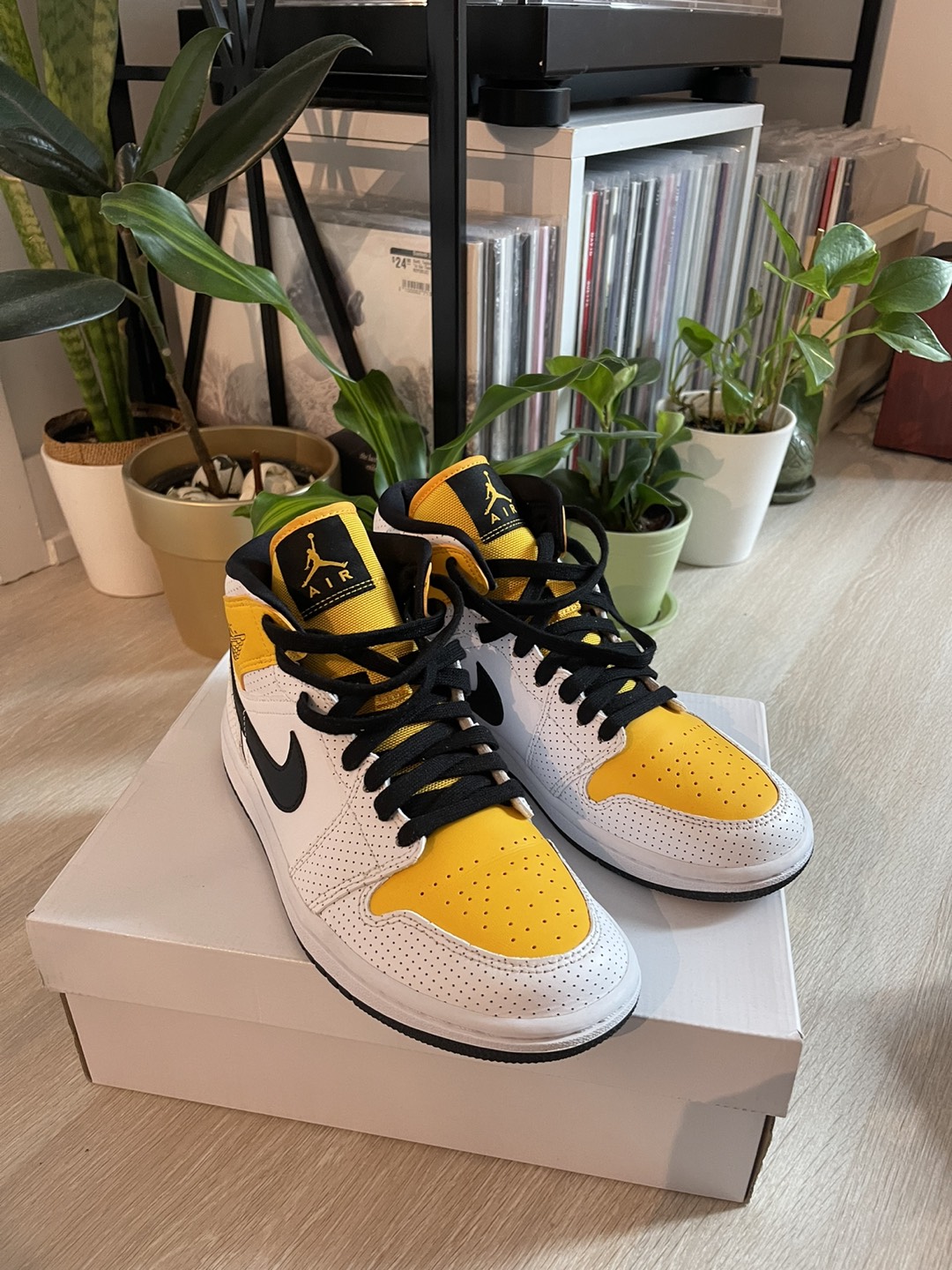 Jordan 1 Laser Orange thumbnail