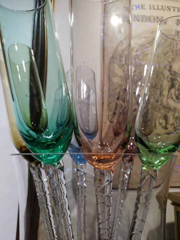Vintage 1960's hand blown coloured 6 long stem Champagne Flutes - photo 2