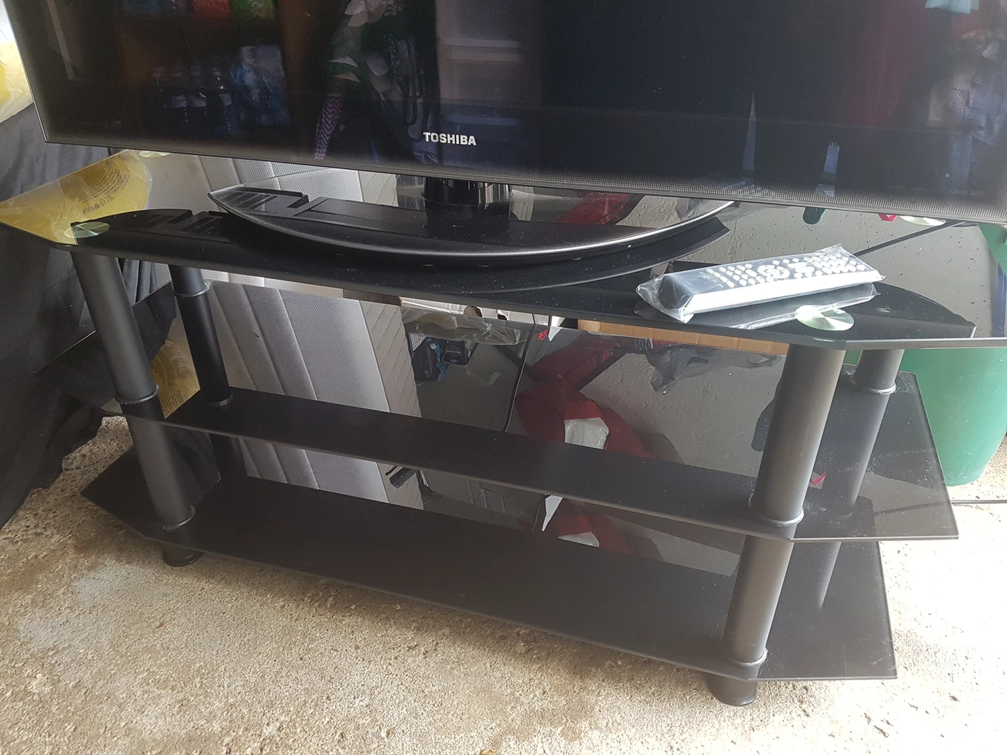 Toshiba TV with stand & remote image indicator(2)