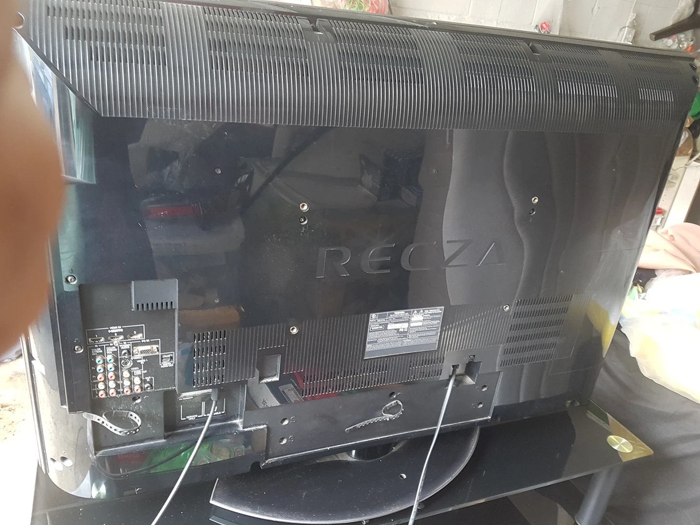 Toshiba TV with stand & remote image indicator(4)