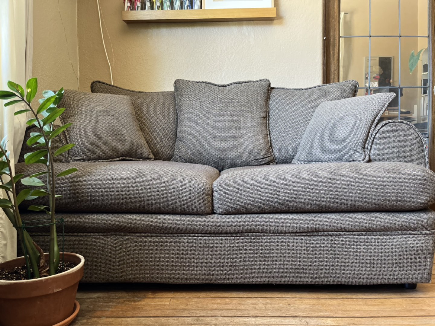 Loveseat ⬆️ thumbnail