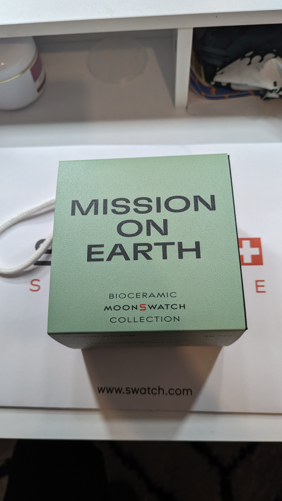 moonswatch earth - photo 3
