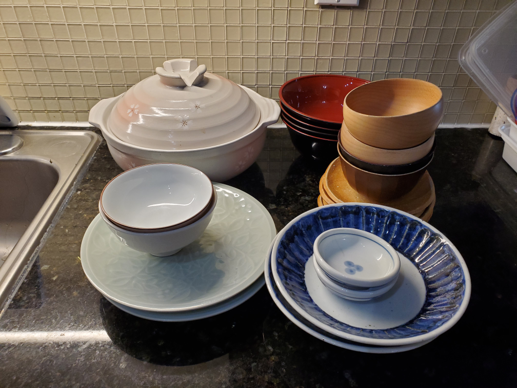 Japanese dishes set thumbnail