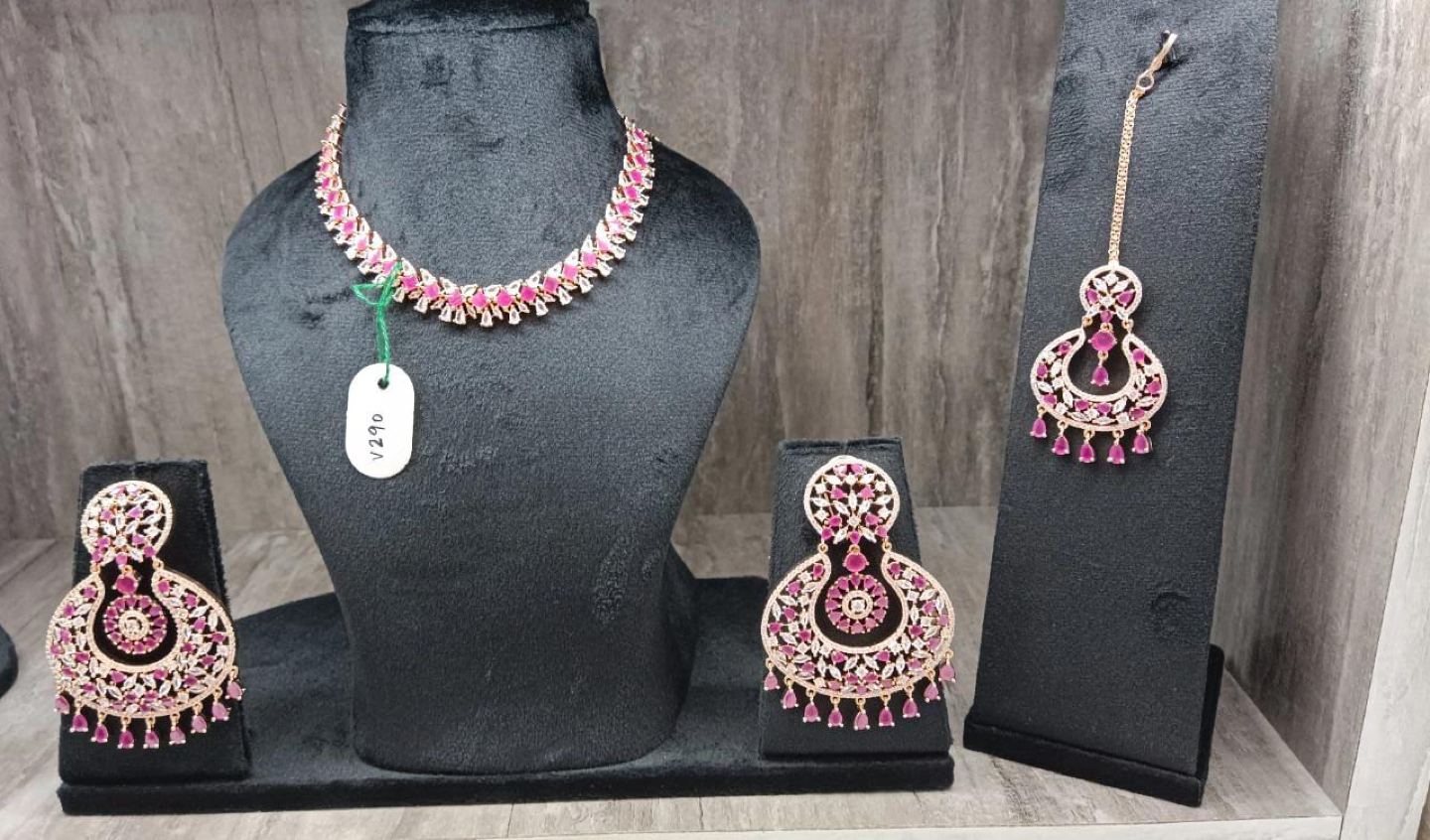 Jewelry set with Maag tikka