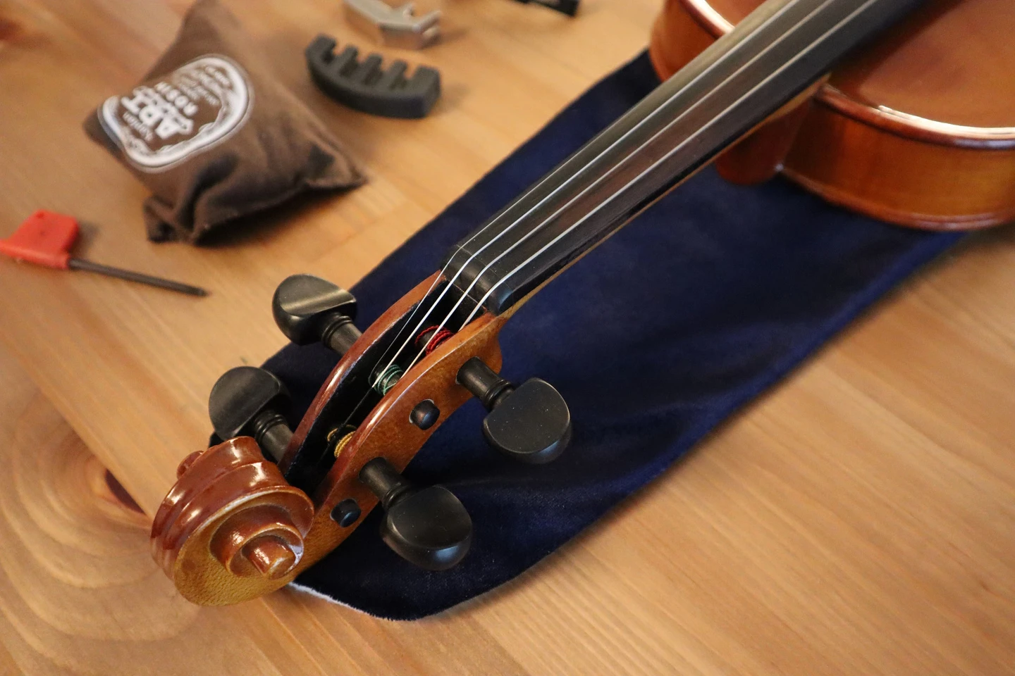 Strunal 4/4 Violin Kit (hard case, 2 bows, shoulder rest) - photo 4