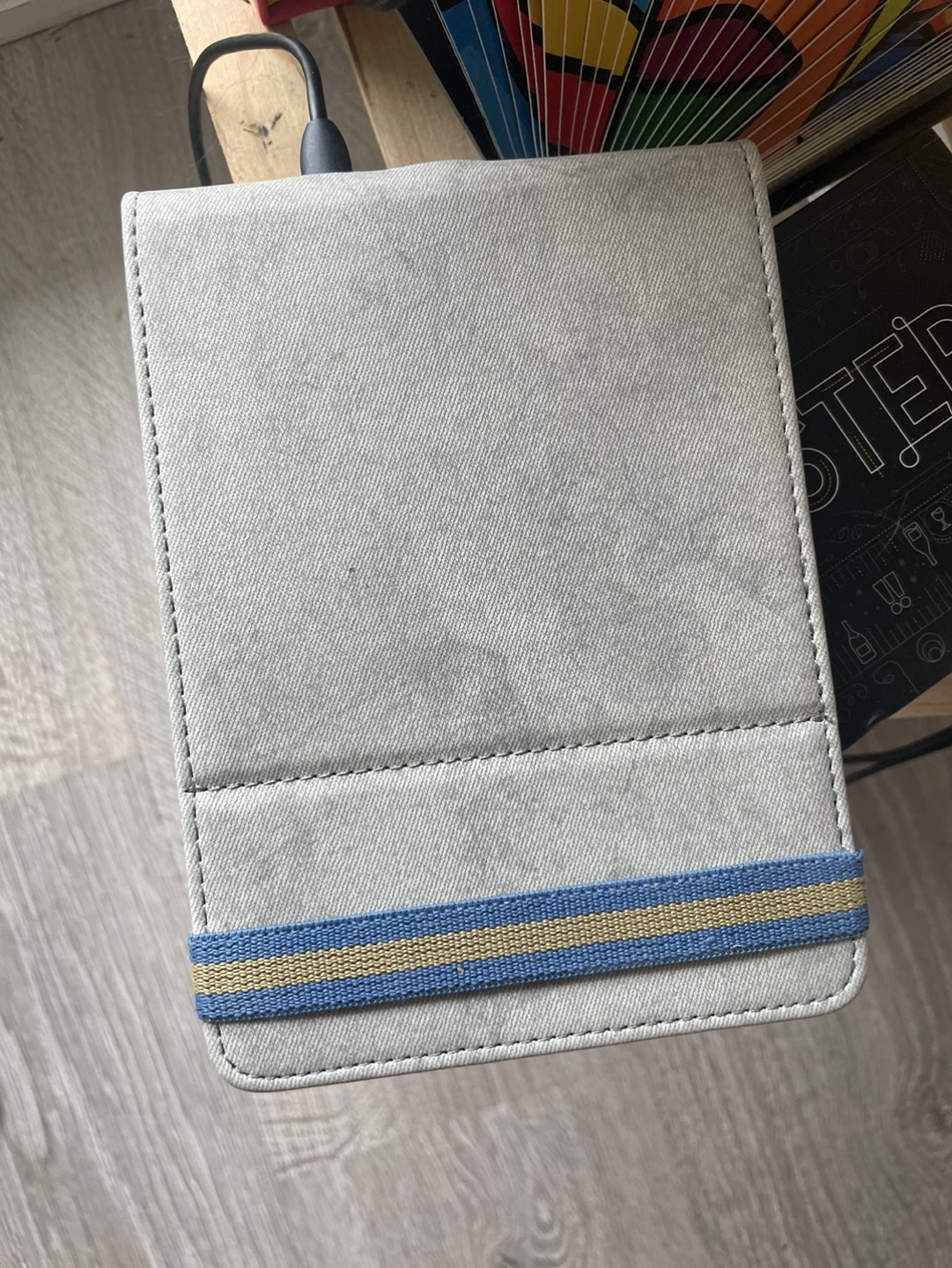 Kobo Nia eReader 8GB With SleepCover Case image indicator(2)