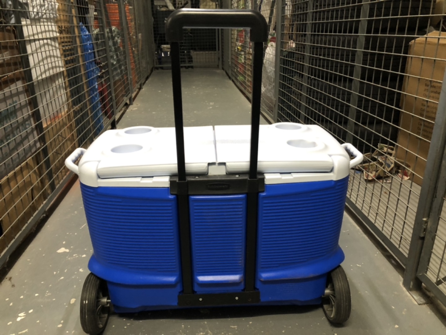 Rubbermaid Cooler w/ wheels image indicator(2)