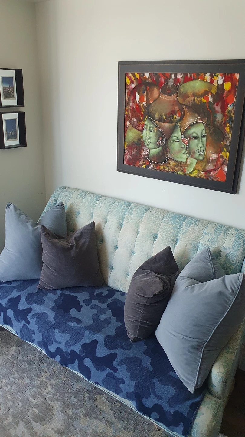FREE PICK UP Blue/white Fabric Tufted Sofa - photo 3