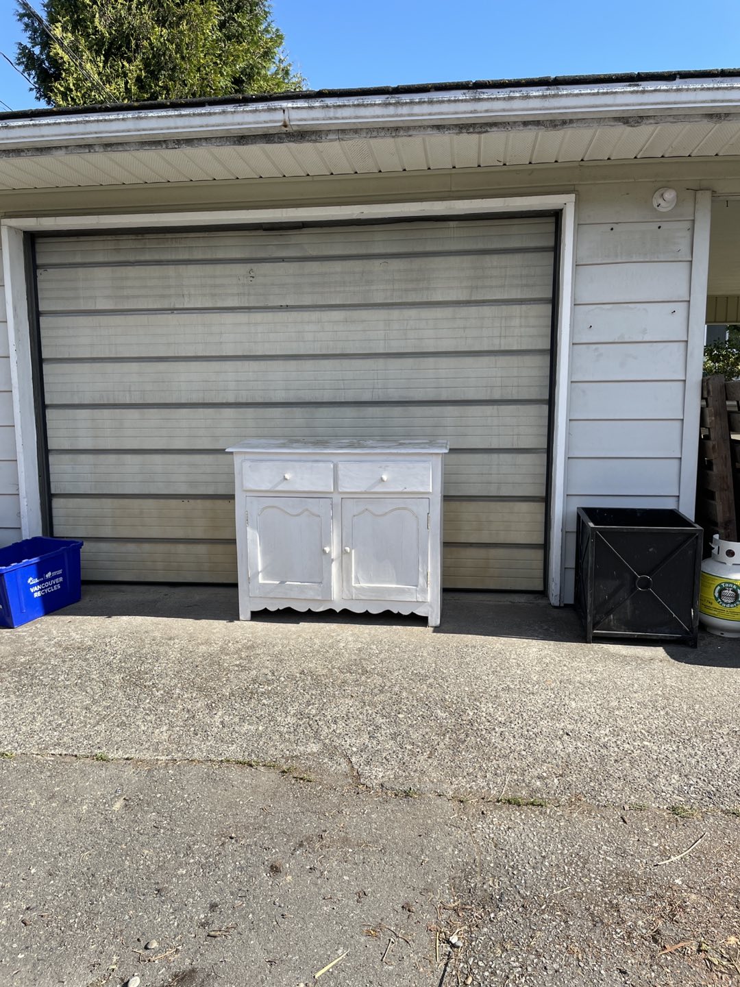 Free White Cabinet image indicator(2)