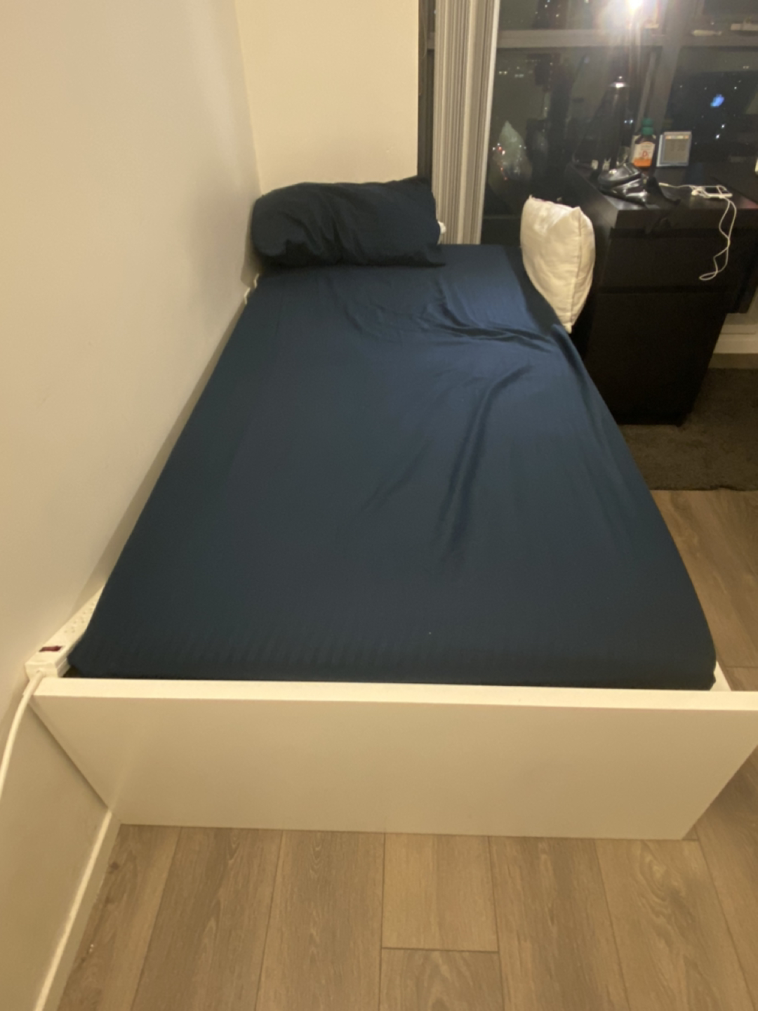 Twin bed with mattress - photo 2