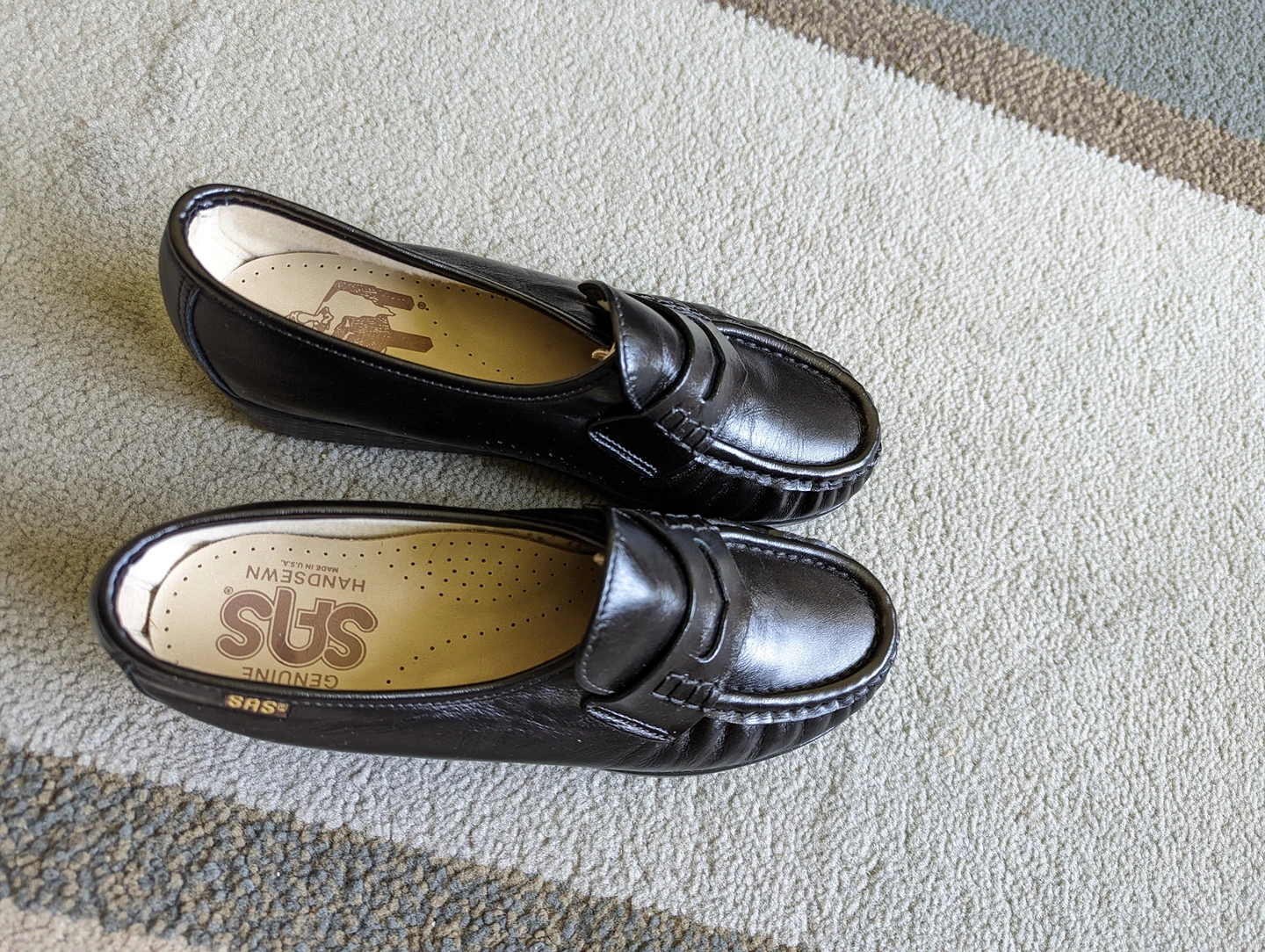 BRAND NEW SAS women's genuine black leather loafers. Size 6. image indicator(2)