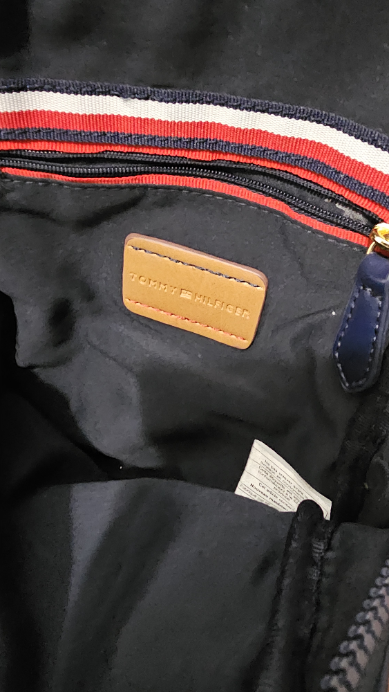 tommy Hilfiger sling bag - photo 2