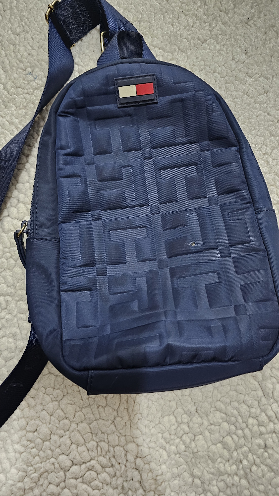 tommy Hilfiger sling bag - photo 3