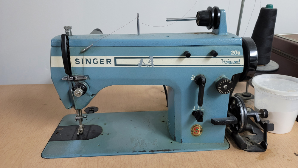 Singer 20U Industrial Sewing Machine thumbnail