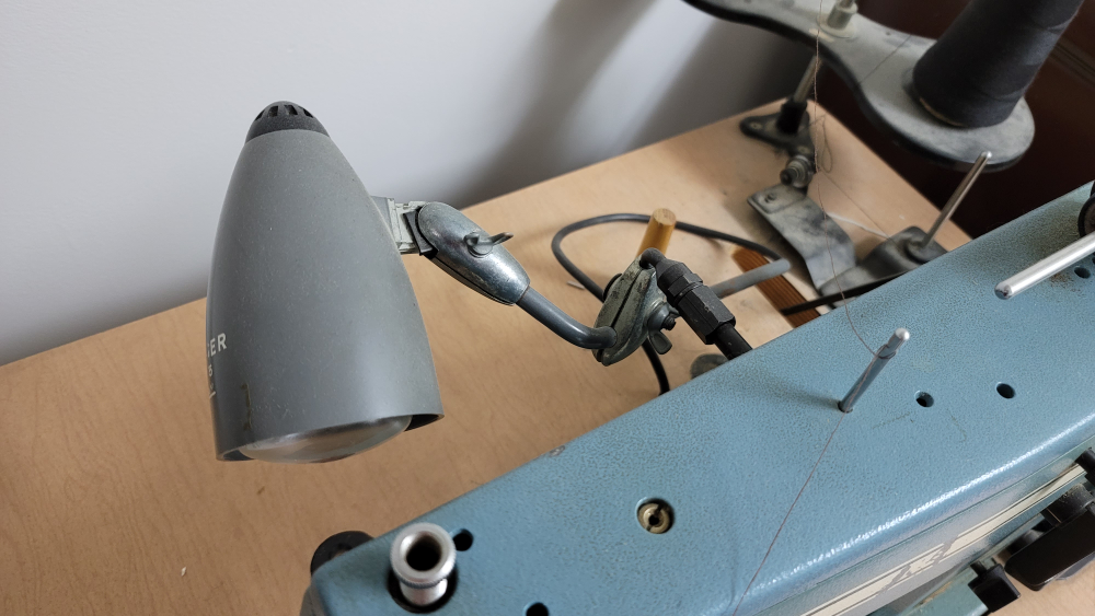 Singer 20U Industrial Sewing Machine - photo 3