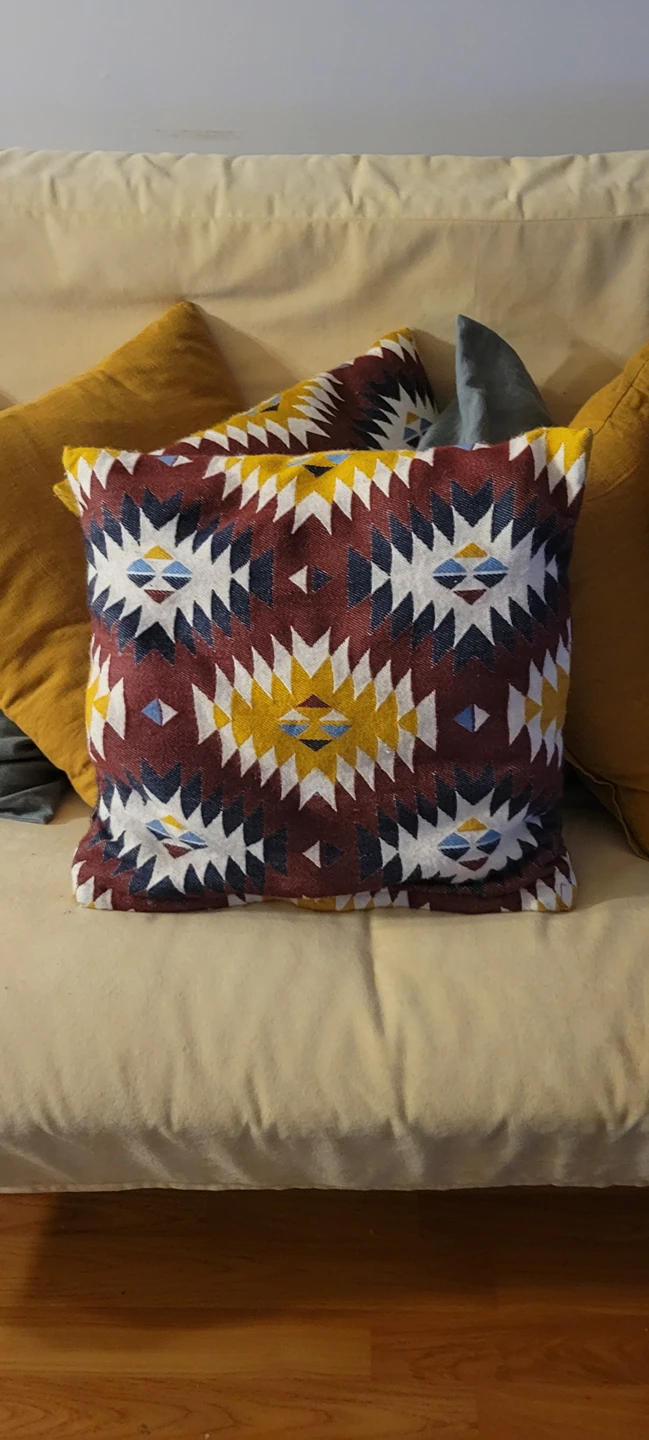 Free Pillows - photo 2