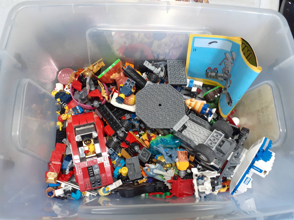 BOX OF LEGO AND BAKUGAN