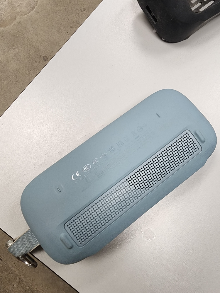 bose flex and a silicone case for sale - photo 4