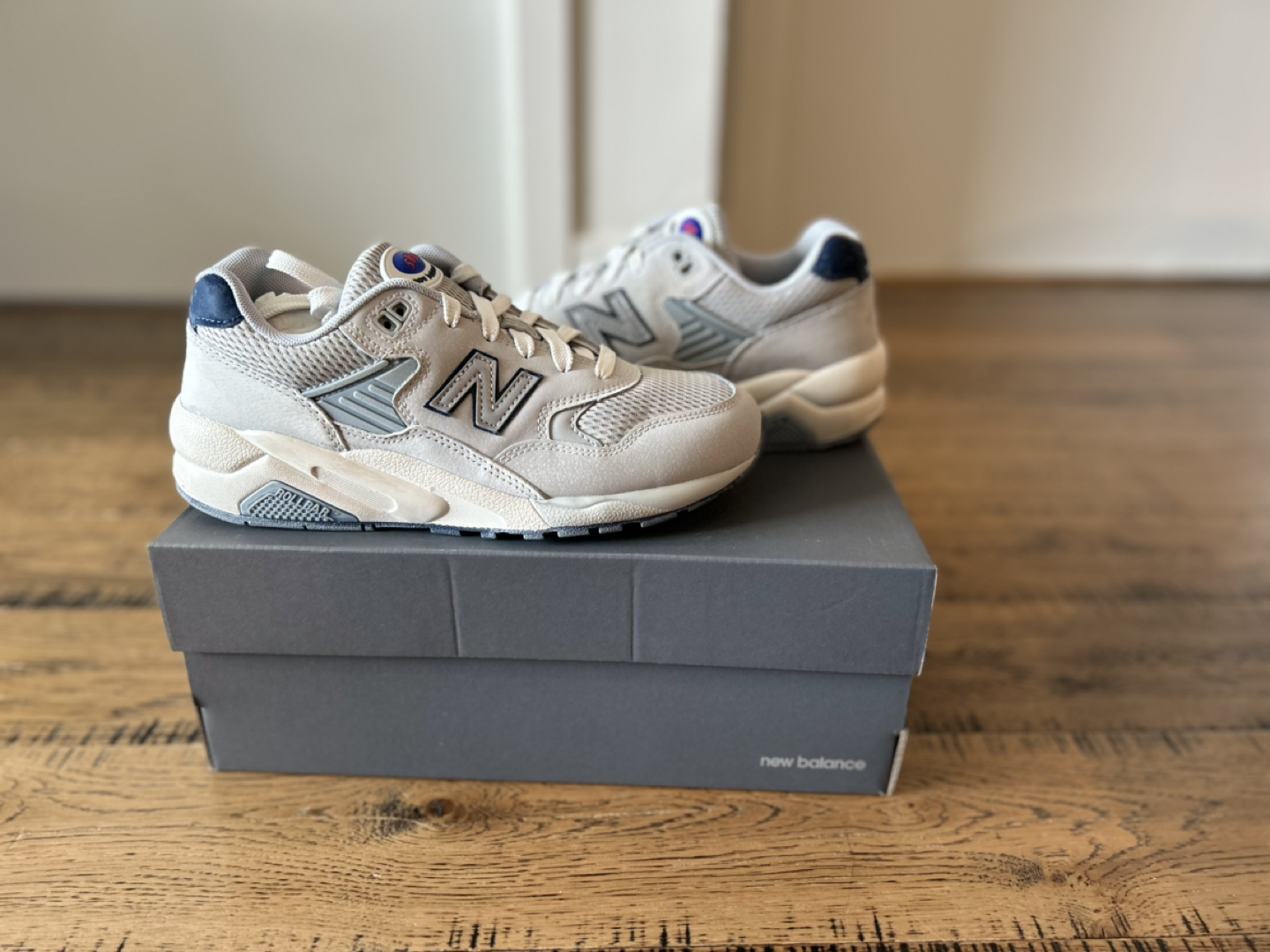 BRAND NEW - New Balance 580 Raincloud with NB Navy Silver thumbnail