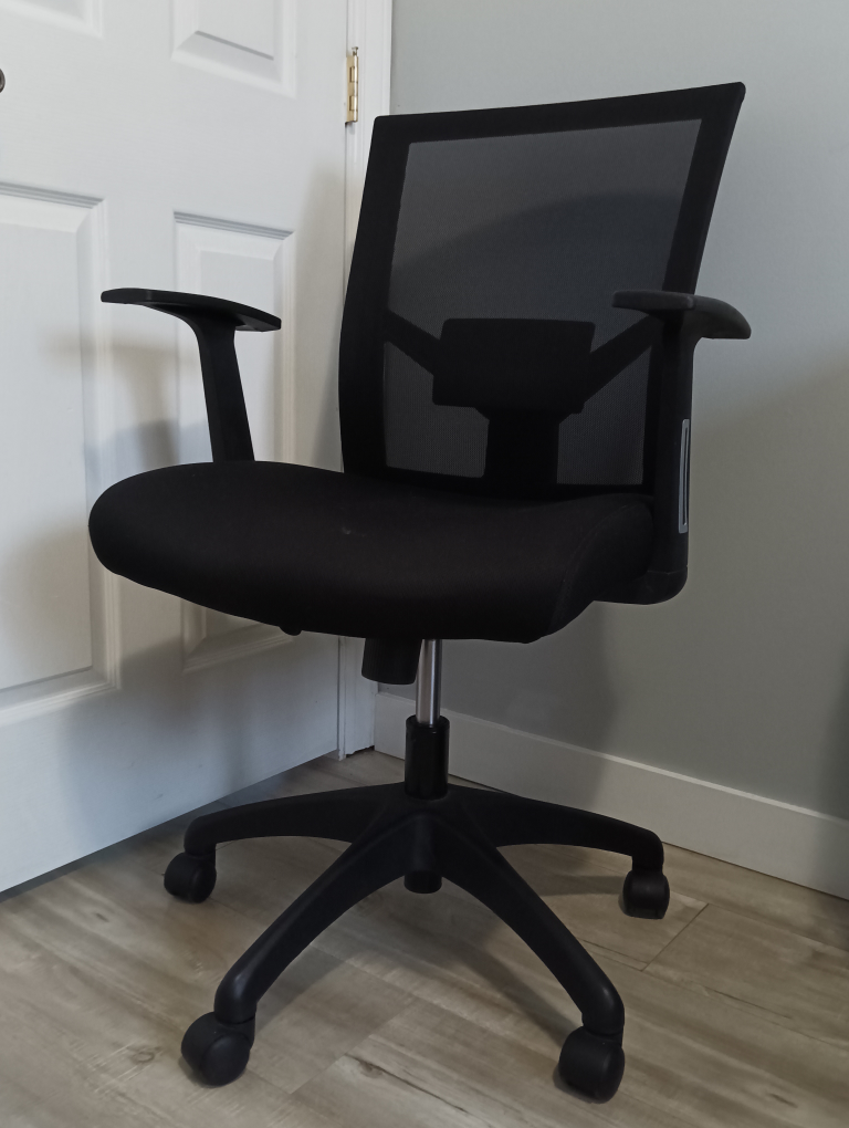 Swivel Chair: Staples Desk chair