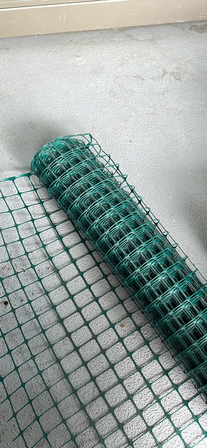 plastic chicken wire fence - photo 2