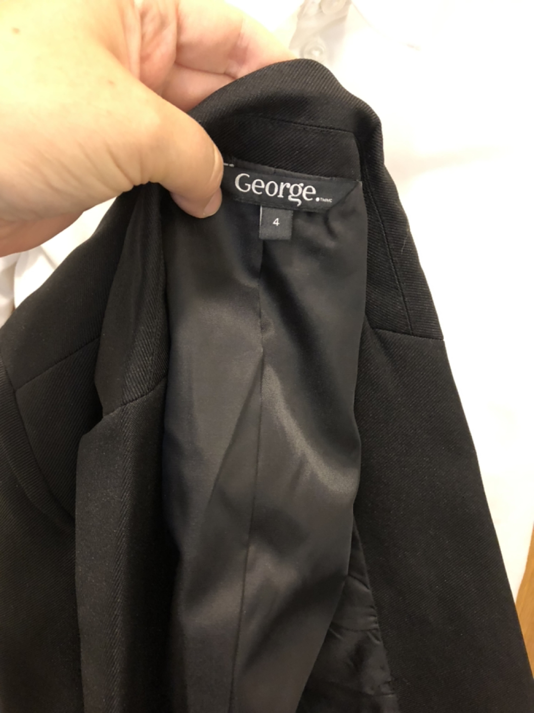 Boys suit size 4 image indicator(3)