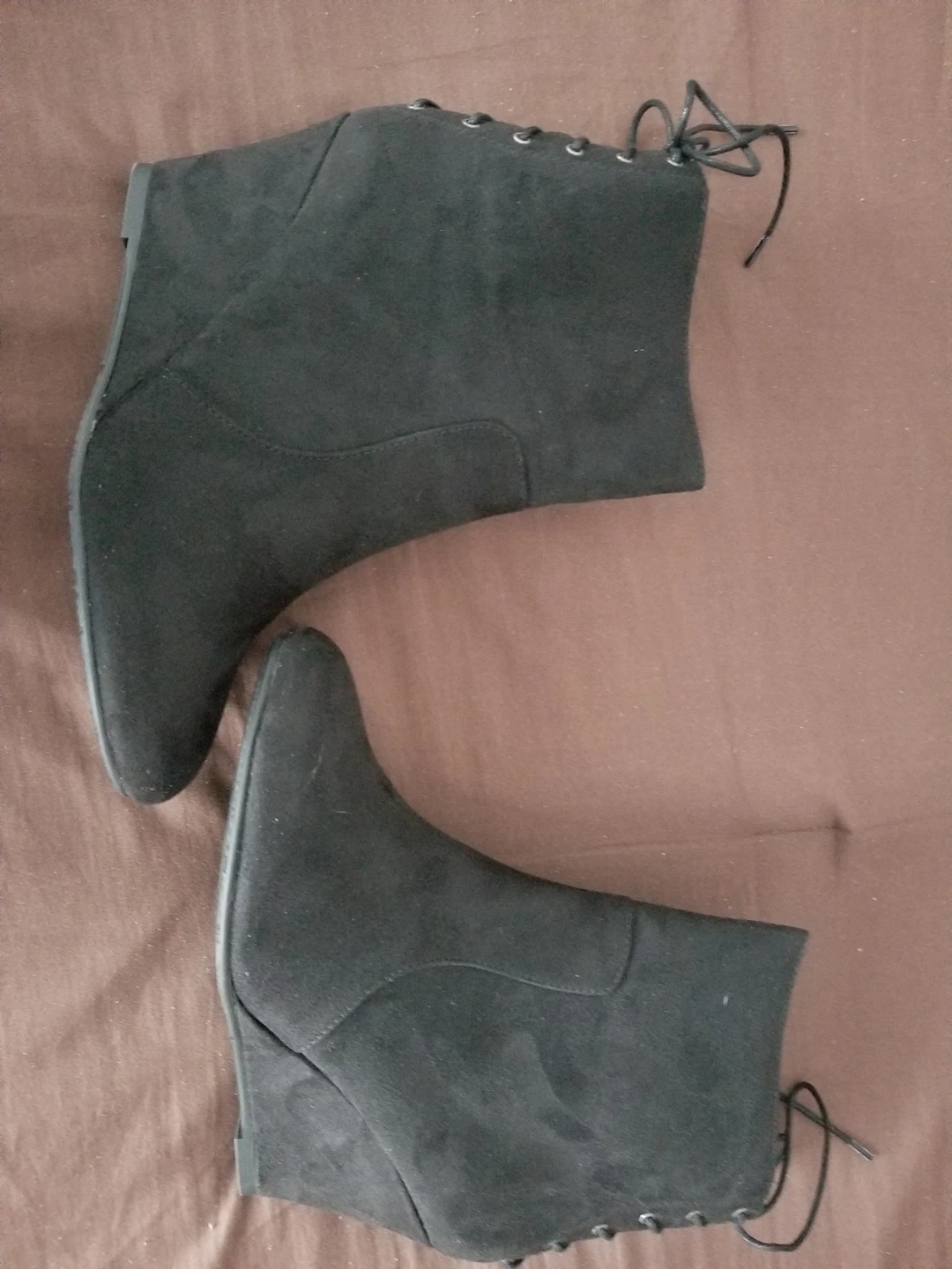 Ankle boots thumbnail