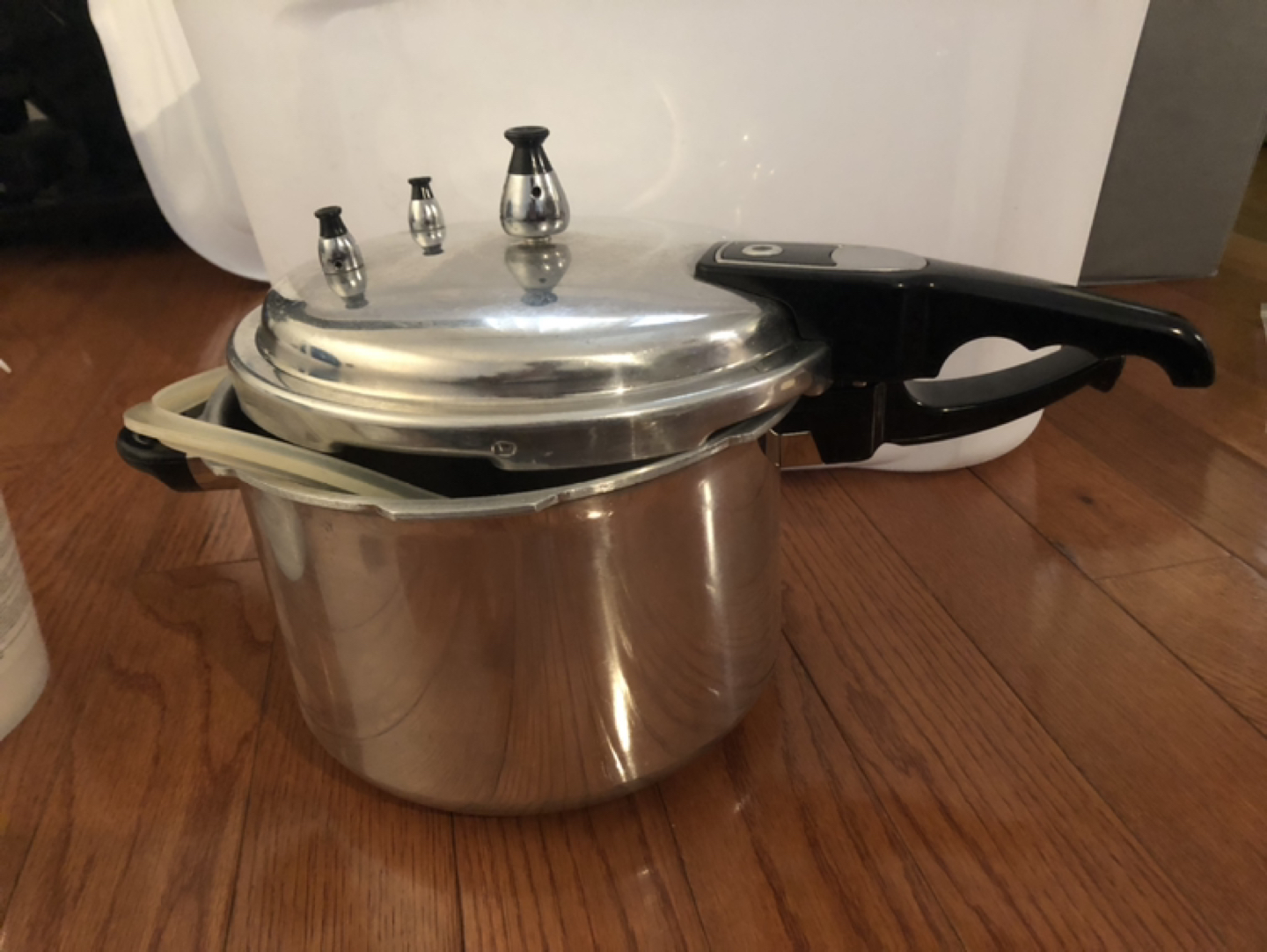 Pressure cooker