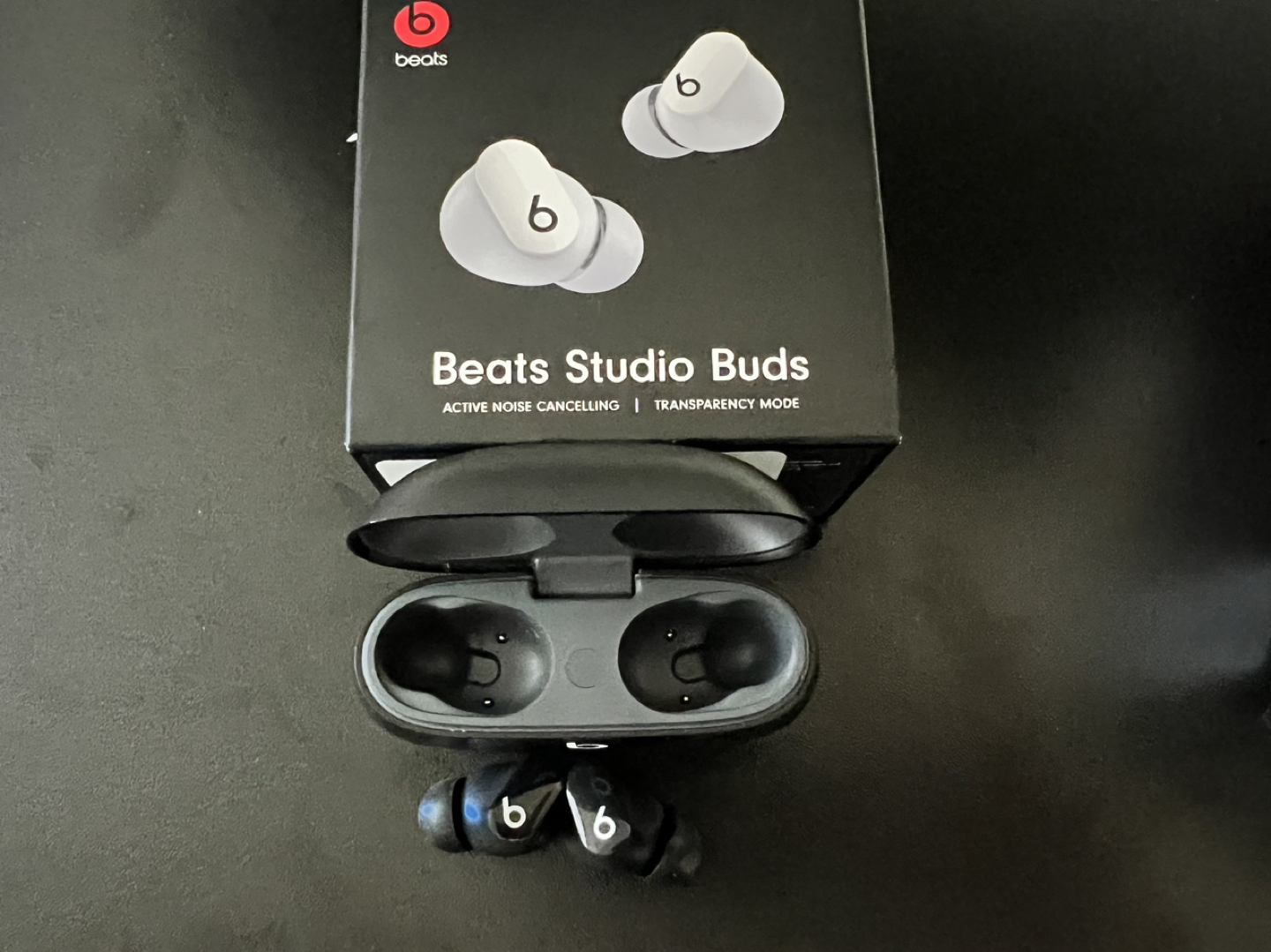 Beats Studio Buds image indicator(2)