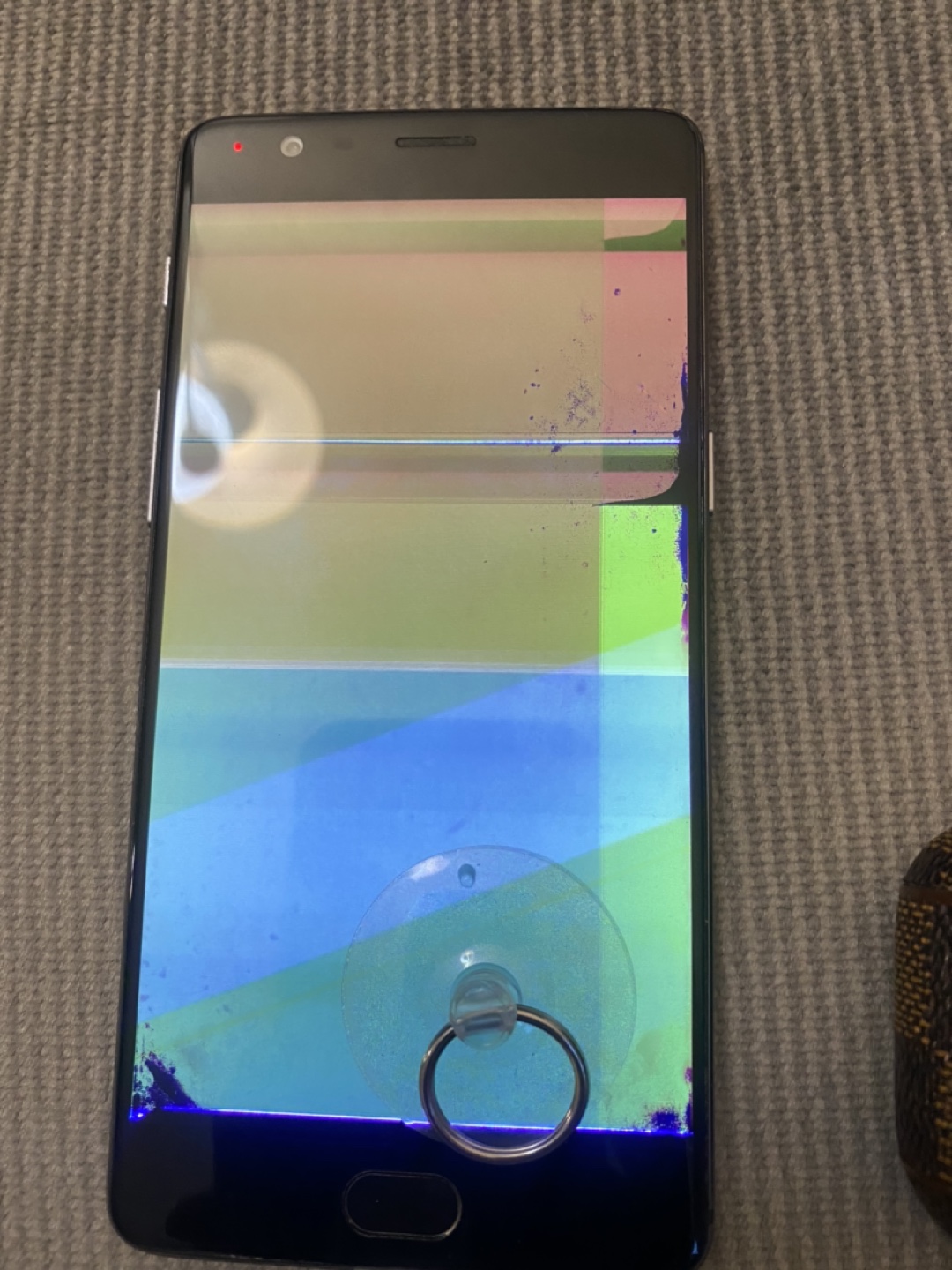 WE FIX  BROKEN IPADS, PHONES , TABLETS and  COMPUTERS