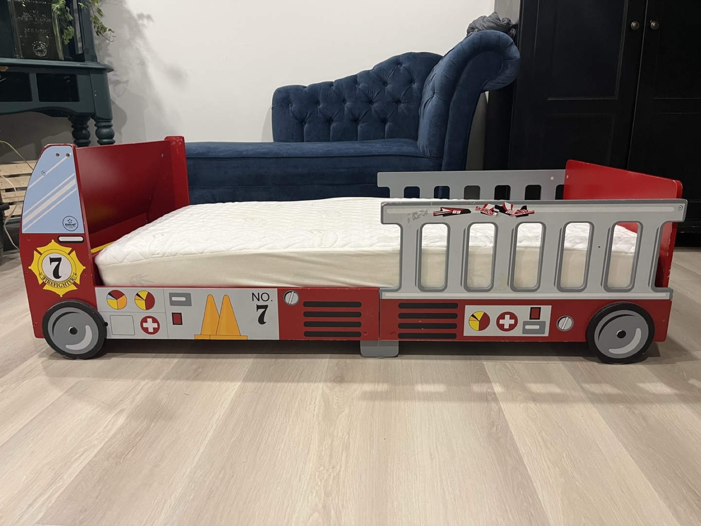 Firetruck toddler bed frame image indicator(5)
