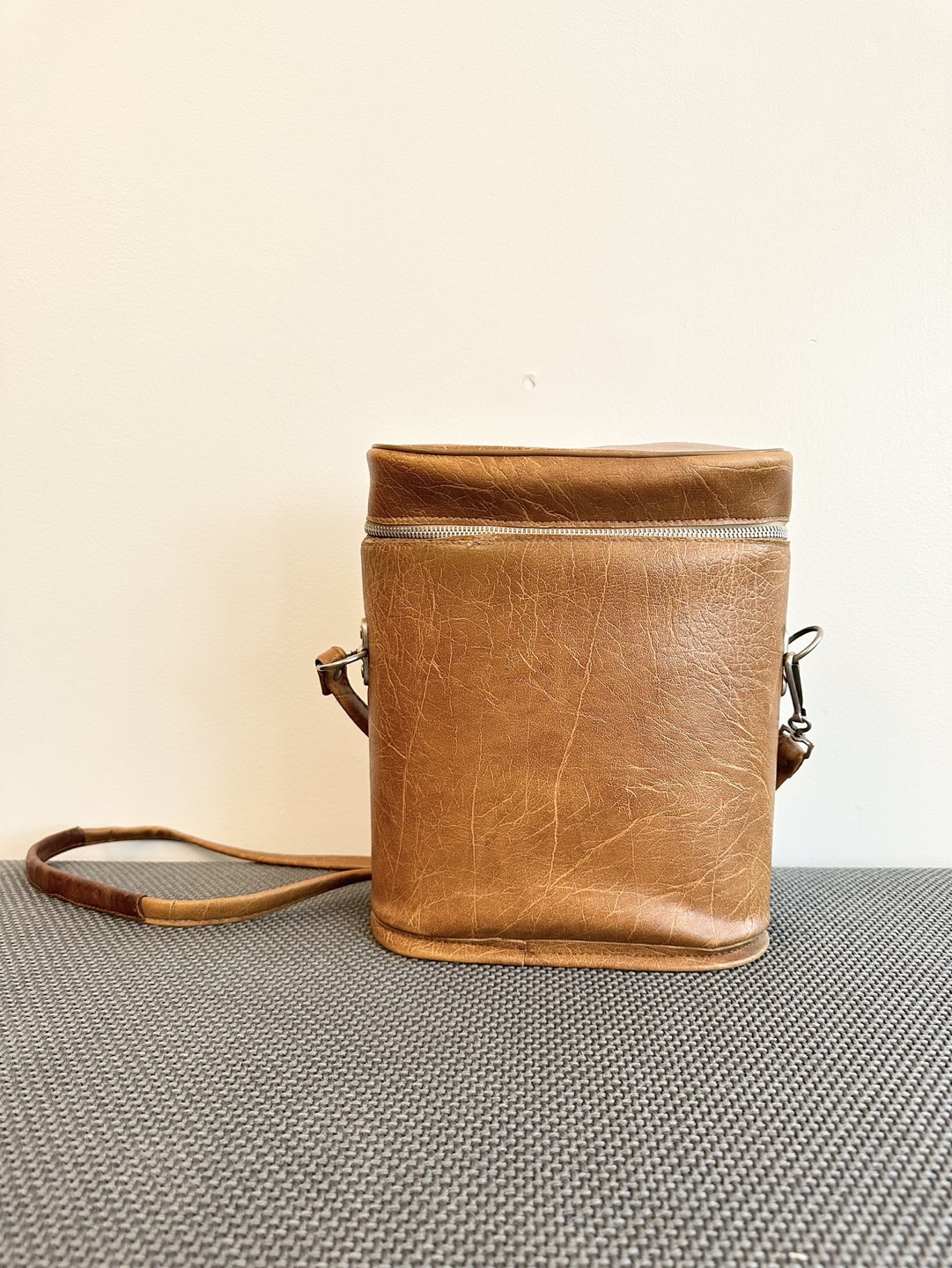 Vintage Hard Shell Camera Bag - photo 2